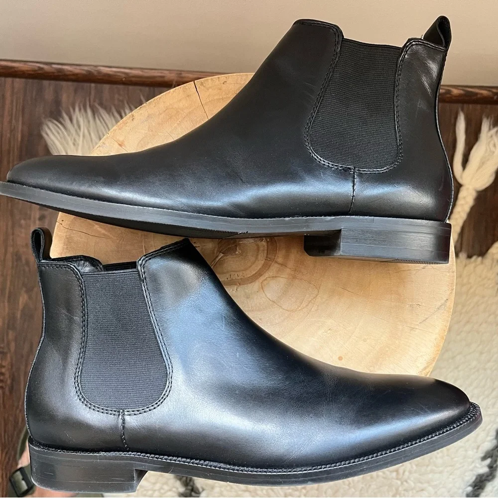 Bloomingdale’s Luxury Leather black Chelsea boots - like new! Size 8.5 Men - Picture 2 of 5